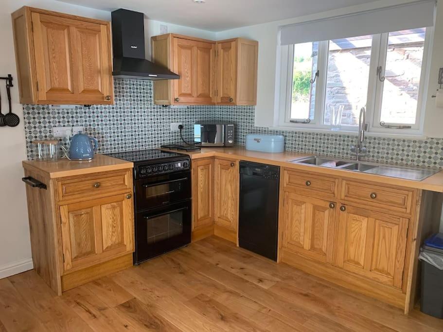 Cottage With Outstanding Views Velindre  Luaran gambar